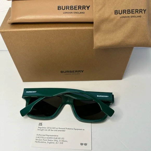 New Auth Burberry Hayden BE4394 Sunglasses Green Dark Green 54mm New & Authentic